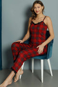 https://cdn.pazarium.com.tr/ekose-desenli-dantelli-ip-askili-pijama-takimi-kirmizi-596196-14-B.jpg