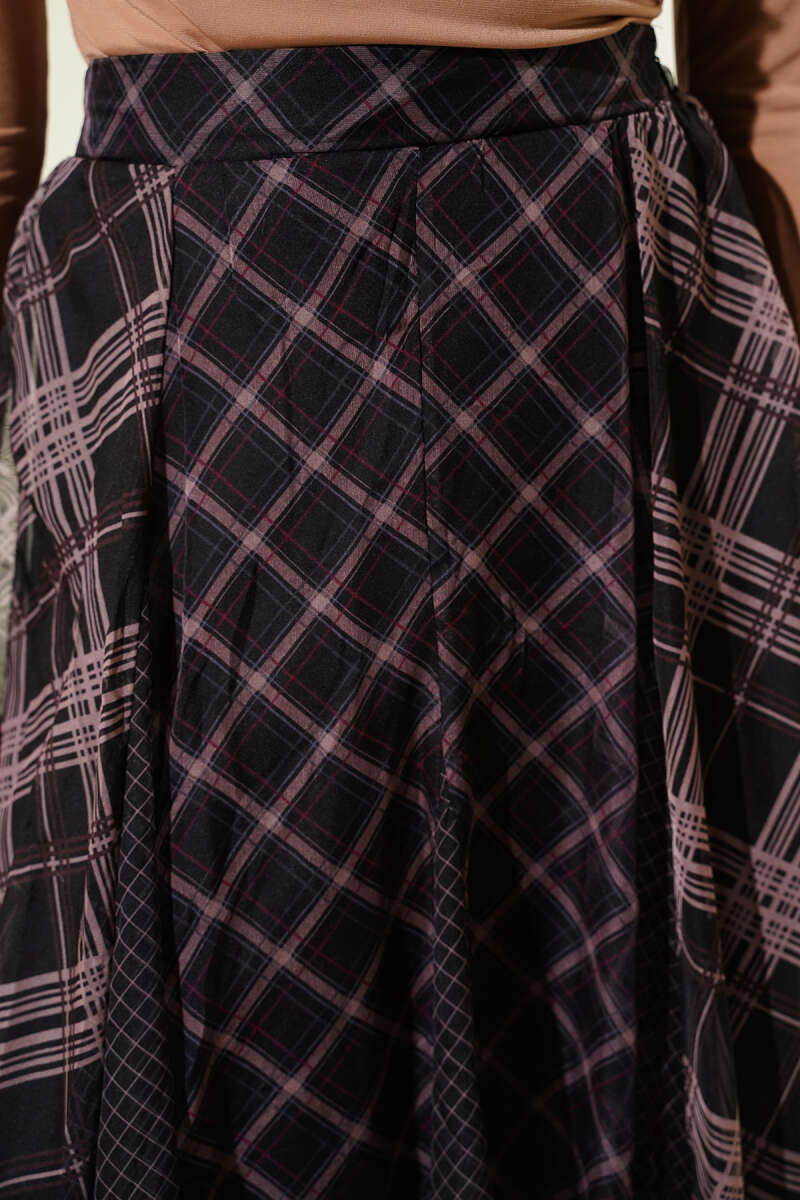 Ekose Desenli Şifon Kloş Etek Siyah