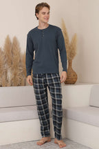 https://cdn.pazarium.com.tr/ekose-detayli-uzun-kol-erkek-pijama-takimi-fume-746149-18-B.jpg