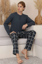 https://cdn.pazarium.com.tr/ekose-detayli-uzun-kol-erkek-pijama-takimi-fume-746150-18-B.jpg