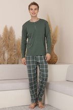 https://cdn.pazarium.com.tr/ekose-detayli-uzun-kol-erkek-pijama-takimi-haki-746151-18-B.jpg