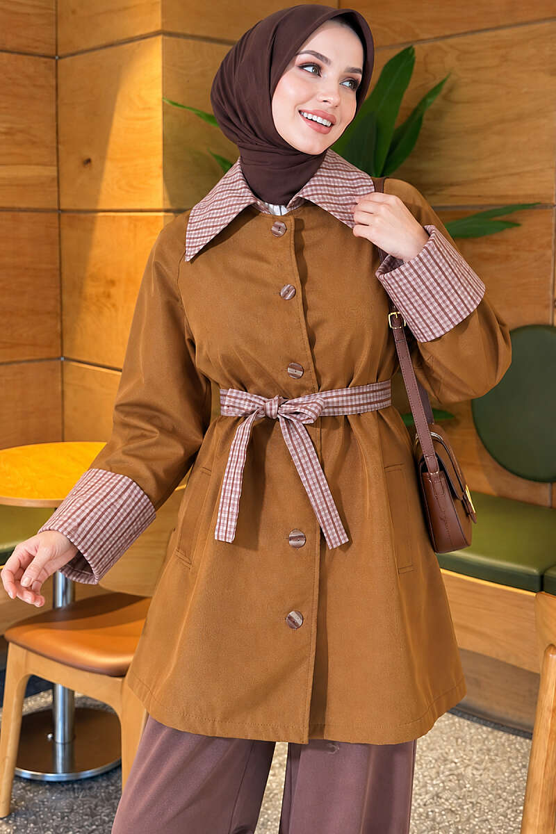 https://cdn.pazarium.com.tr/ekose-yakali-araboy-trenckot-camel-838912-20-B.jpg