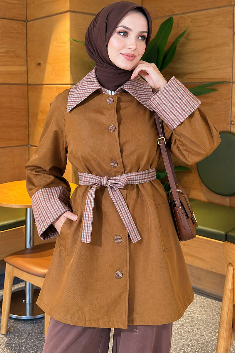 https://cdn.pazarium.com.tr/ekose-yakali-araboy-trenckot-camel-838914-20-B.jpg