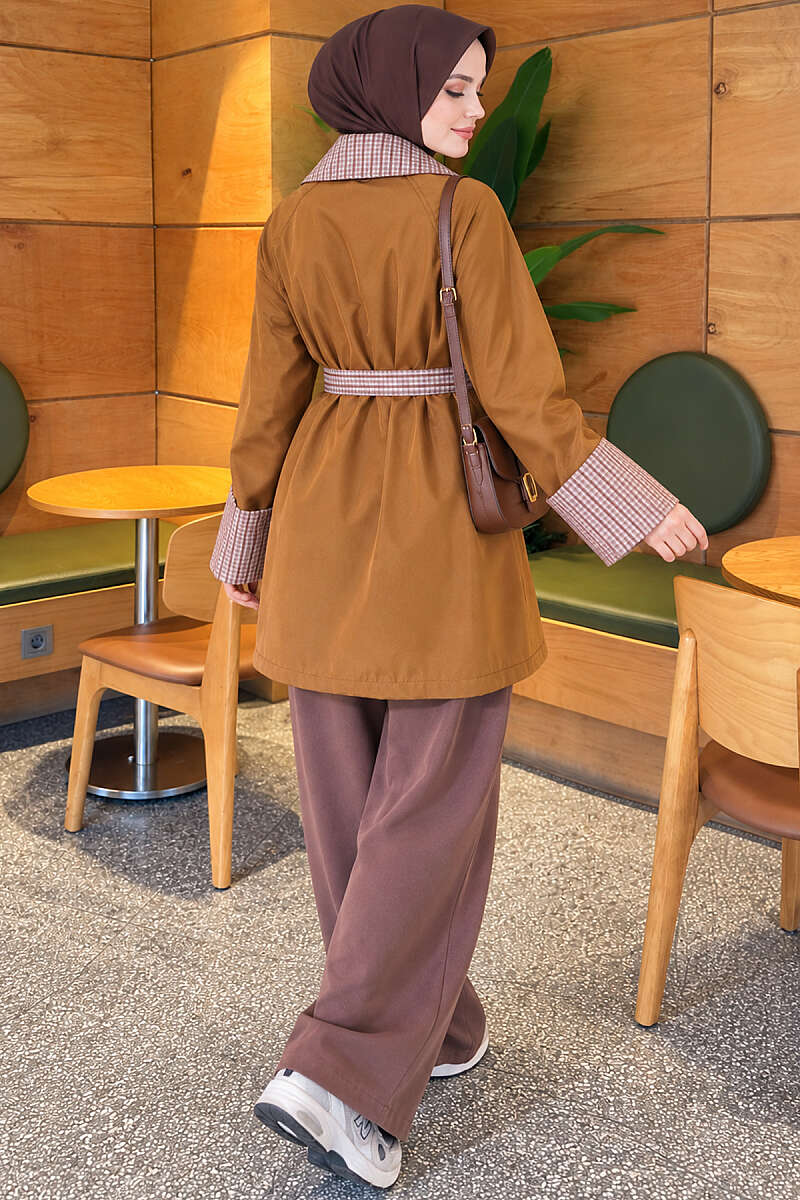 https://cdn.pazarium.com.tr/ekose-yakali-araboy-trenckot-camel-838915-20-B.jpg