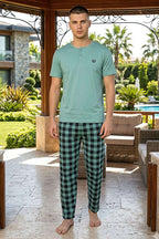 https://cdn.pazarium.com.tr/ekoseli-kisa-kollu-erkek-pijama-takimi-mint-807538-19-B.jpg