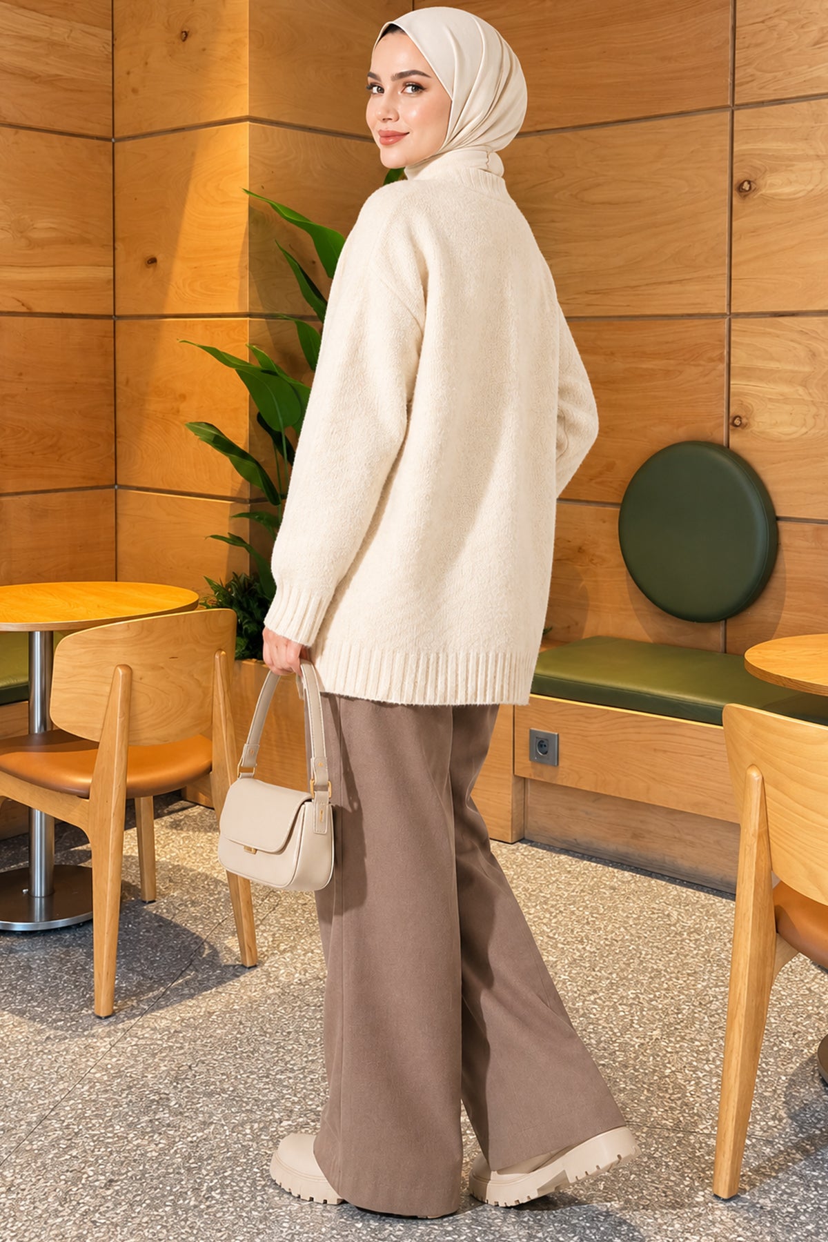 V-Neck Buttoned Oversize Knit Cardigan Brown