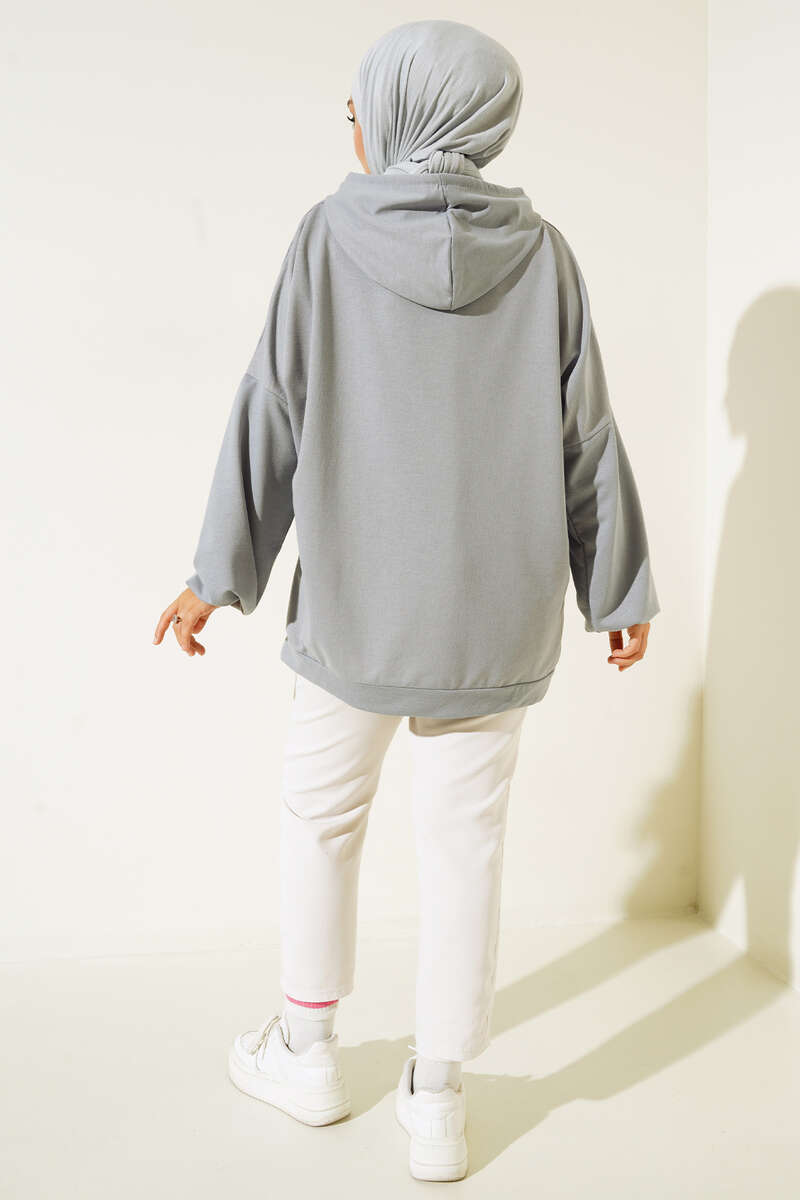 https://cdn.pazarium.com.tr/elfida-5950-kapsonlu-oversize-sweat-kayrak-grisi-s-471421-11-B.jpg