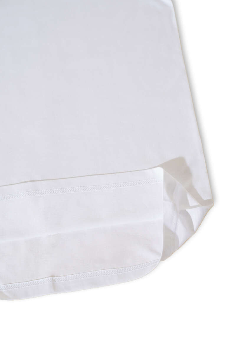 https://cdn.pazarium.com.tr/erkek-basic-t-shirt-beyaz-639638-15-B.jpg