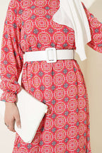 https://cdn.pazarium.com.tr/etegi-buzgulu-rahat-kesim-sifon-elbise-pembe-815983-20-B.jpg