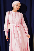 https://cdn.pazarium.com.tr/etek-pileli-kusakli-elbise-seker-pembe-779735-19-B.jpg