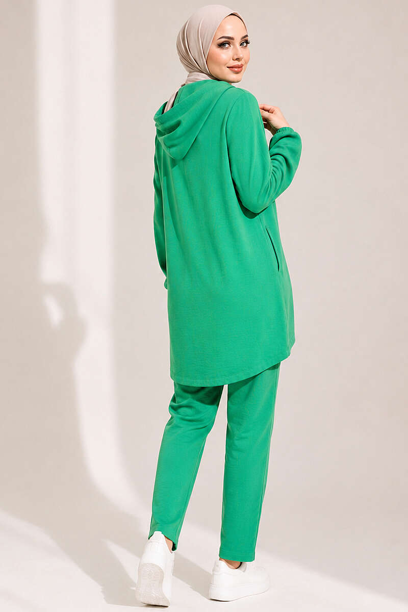 https://cdn.pazarium.com.tr/fermuarli-kapusonlu-salas-ikili-takim-benetton-807884-11-B.jpg