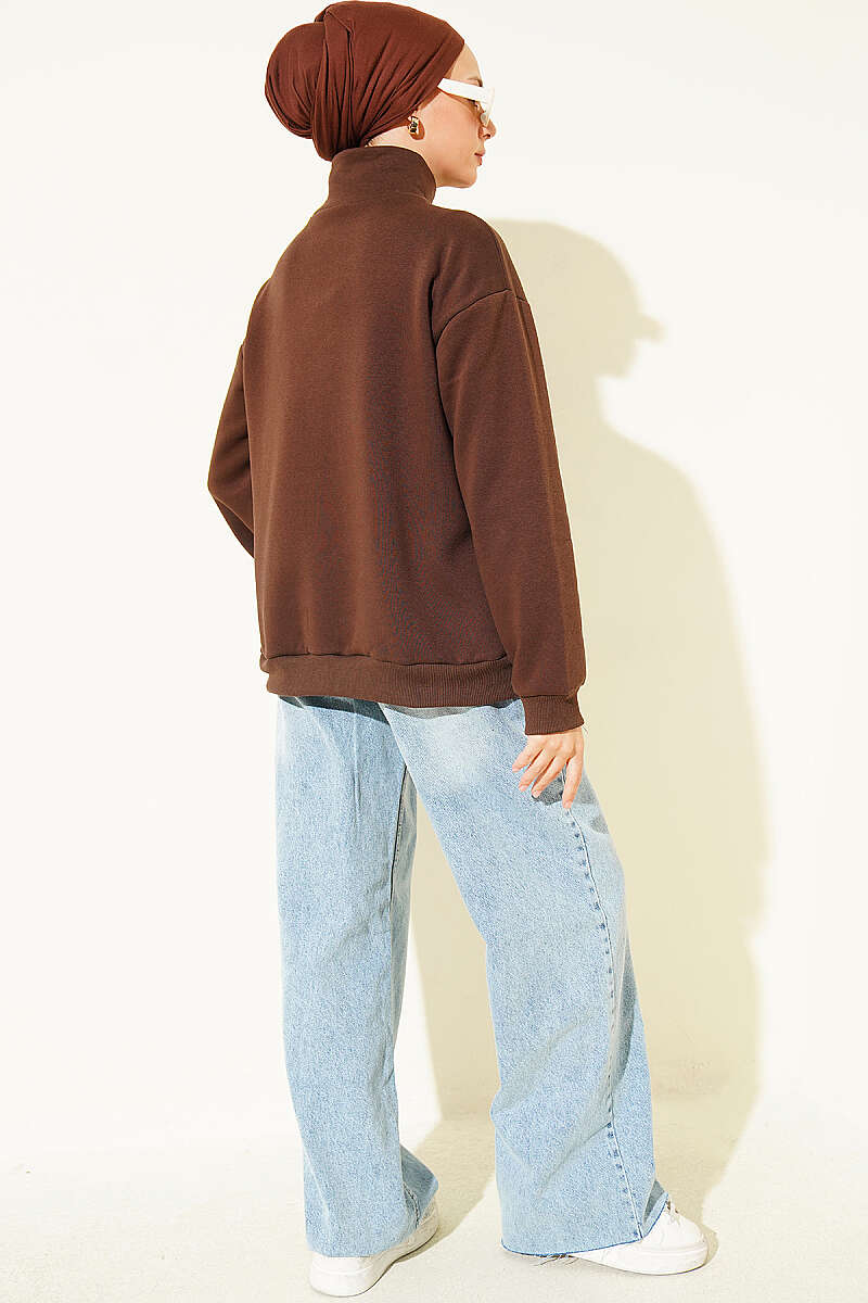 https://cdn.pazarium.com.tr/fermuarli-nyc-nakisli-sweatshirt-kahve-823073-20-B.jpg