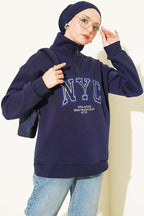 https://cdn.pazarium.com.tr/fermuarli-nyc-nakisli-sweatshirt-lacivert-823063-20-B.jpg