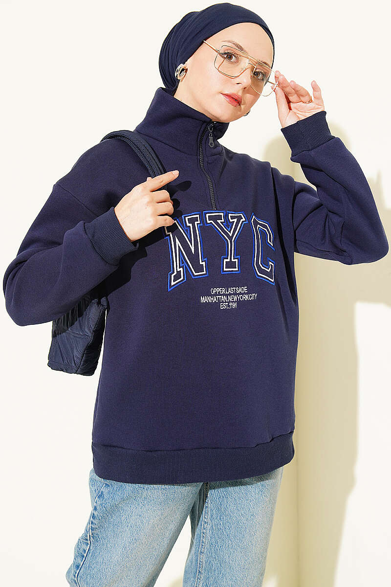 https://cdn.pazarium.com.tr/fermuarli-nyc-nakisli-sweatshirt-lacivert-823063-20-B.jpg
