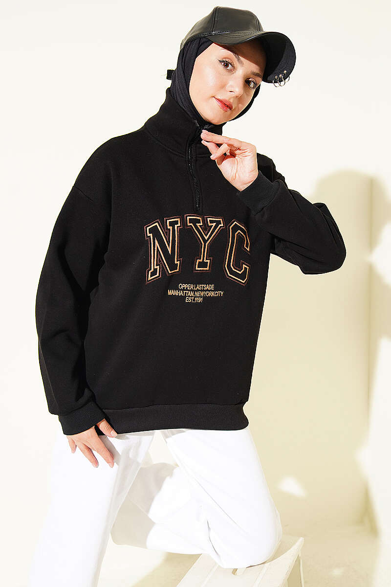 https://cdn.pazarium.com.tr/fermuarli-nyc-nakisli-sweatshirt-siyah-823075-20-B.jpg