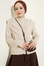 https://cdn.pazarium.com.tr/firfir-yaka-dugmeli-triko-hirka-bej-823309-20-B.jpg