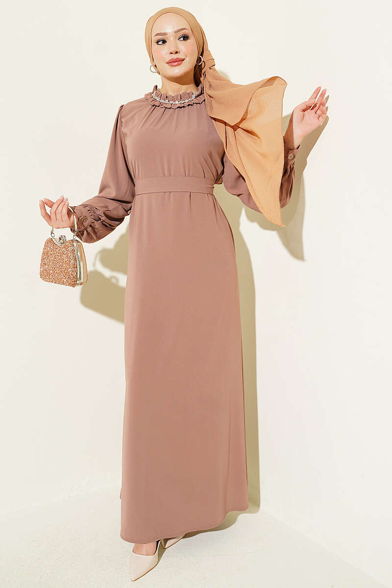 https://cdn.pazarium.com.tr/firfirli-tasli-elbise-camel-817382-20-B.jpg