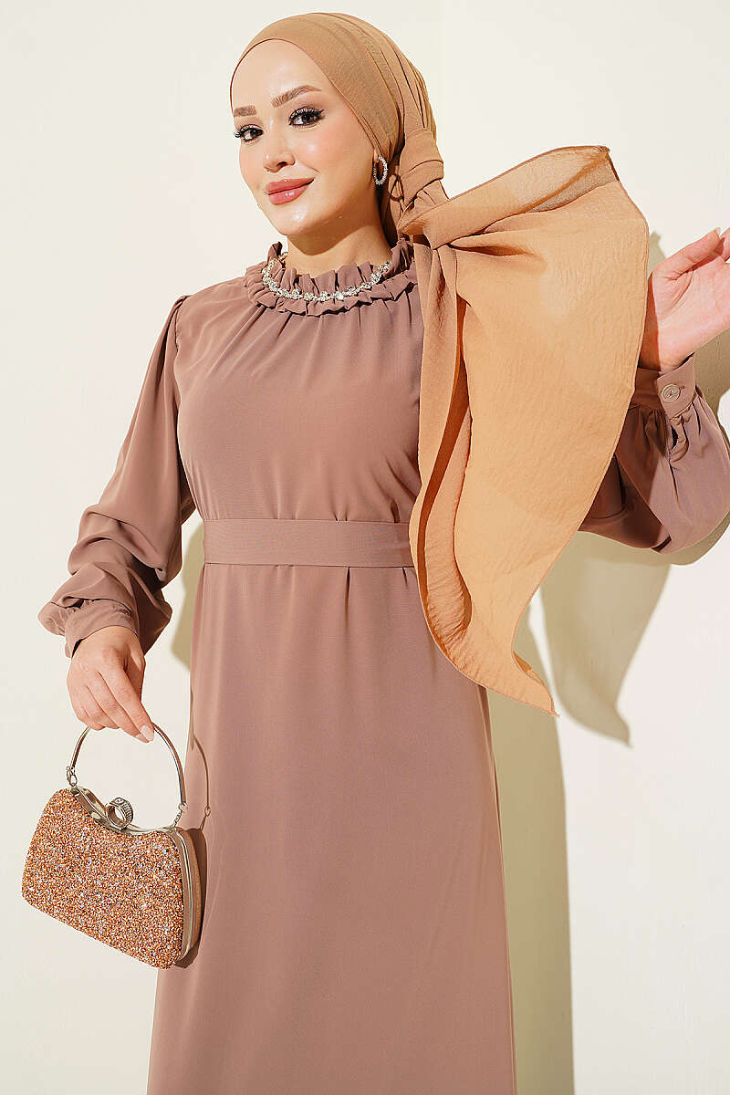 https://cdn.pazarium.com.tr/firfirli-tasli-elbise-camel-817383-20-B.jpg