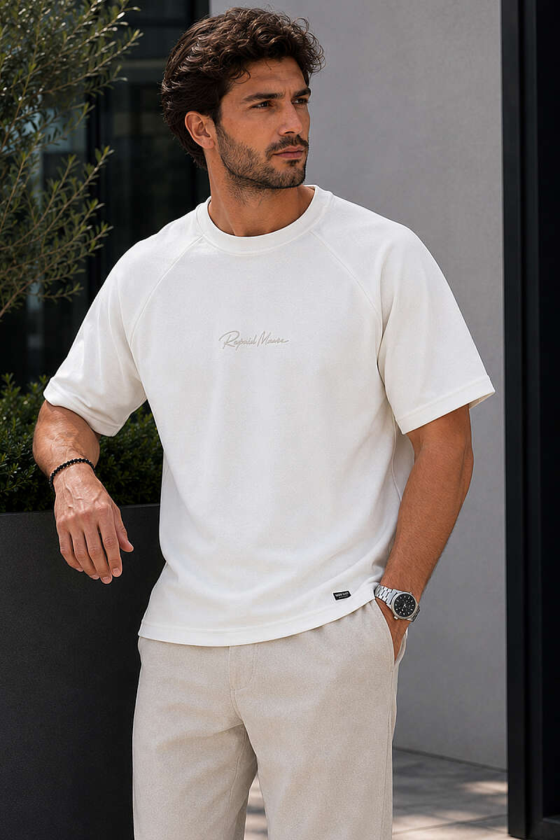 https://cdn.pazarium.com.tr/fitilli-enjeksiyon-baskili-erkek-t-shirt-ekru-786071-19-B.jpg
