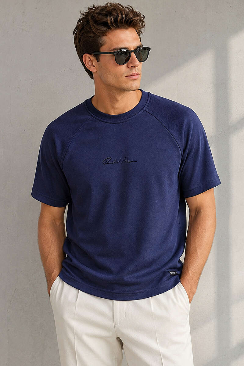 https://cdn.pazarium.com.tr/fitilli-enjeksiyon-baskili-erkek-t-shirt-lacivert-786083-19-B.jpg