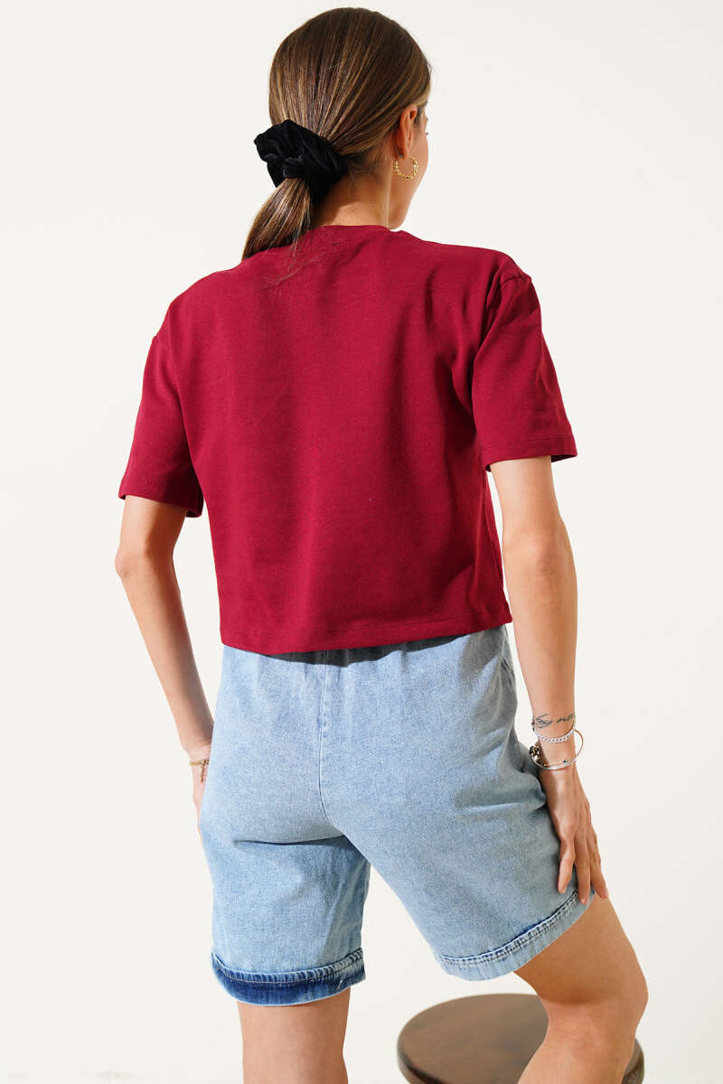 https://cdn.pazarium.com.tr/fiyonk-baskili-t-shirt-bordo-620872-14-B.jpg