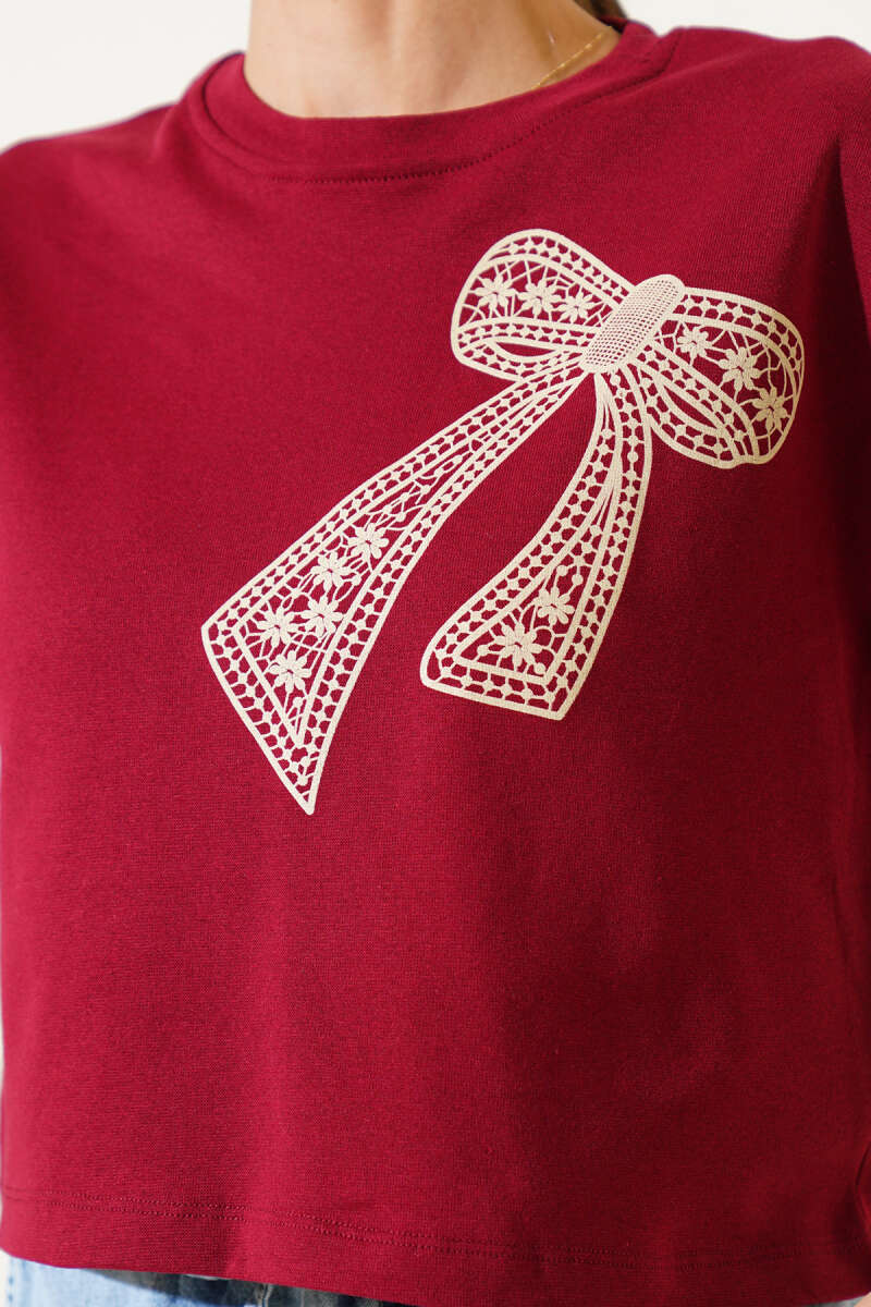 https://cdn.pazarium.com.tr/fiyonk-baskili-t-shirt-bordo-620874-14-B.jpg