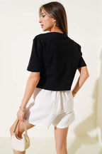 https://cdn.pazarium.com.tr/fiyonk-baskili-t-shirt-siyah-624677-14-B.jpg