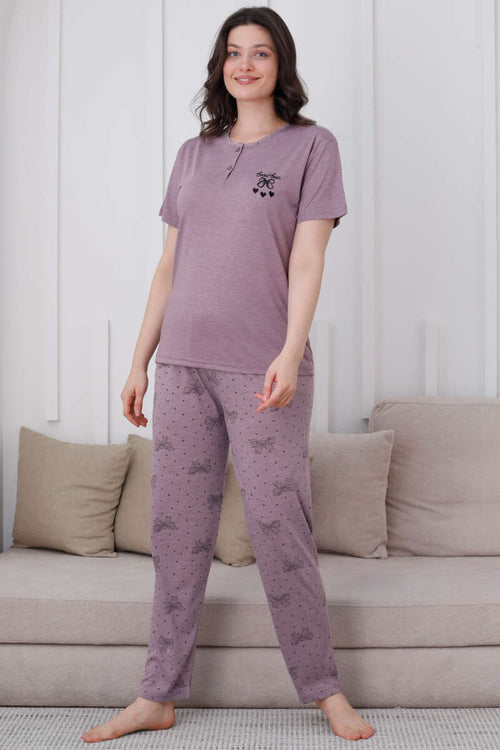 https://cdn.pazarium.com.tr/fiyonk-desen-dugmeli-pijama-takim-leylak-610326-14-B.jpg