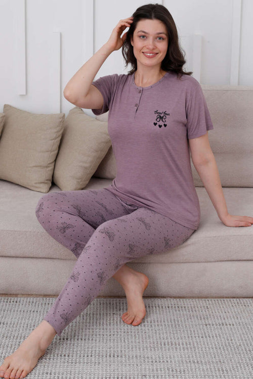 https://cdn.pazarium.com.tr/fiyonk-desen-dugmeli-pijama-takim-leylak-610327-14-B.jpg