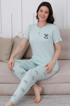 https://cdn.pazarium.com.tr/fiyonk-desen-dugmeli-pijama-takim-mint-610323-14-B.jpg