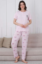 https://cdn.pazarium.com.tr/fiyonk-desen-dugmeli-pijama-takim-pembe-610320-14-B.jpg