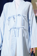 https://cdn.pazarium.com.tr/fiyonk-detayli-dugmeli-kimono-mavi-665912-16-B.jpg
