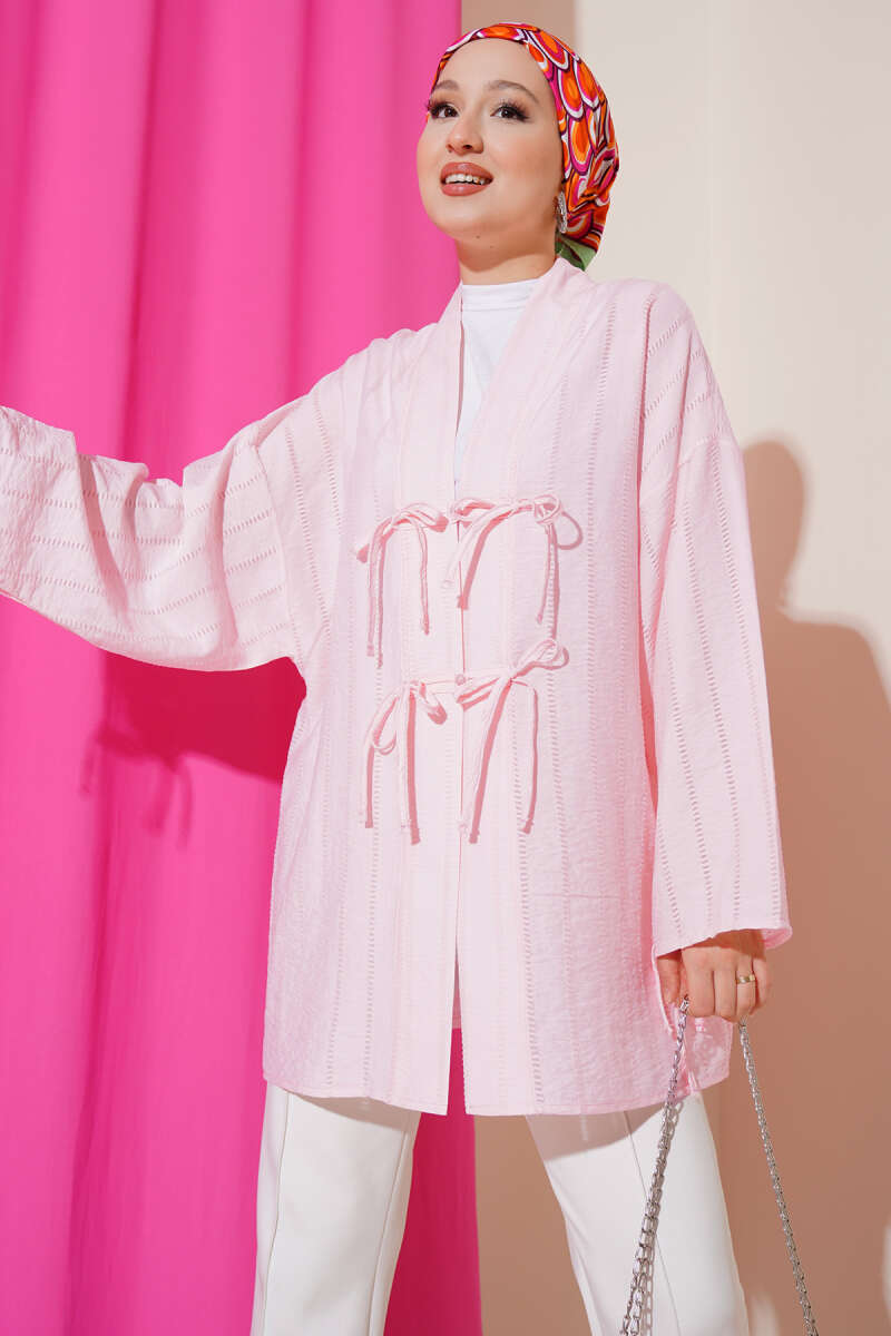 https://cdn.pazarium.com.tr/fiyonk-detayli-dugmeli-kimono-pembe-665905-16-B.jpg