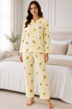 https://cdn.pazarium.com.tr/fiyonklu-desenli-pijama-takimi-asorti-8-818351-20-B.jpg