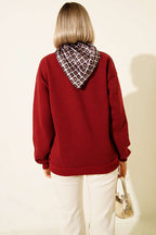 Fularlı Geyik Nakışlı Sweatshirt