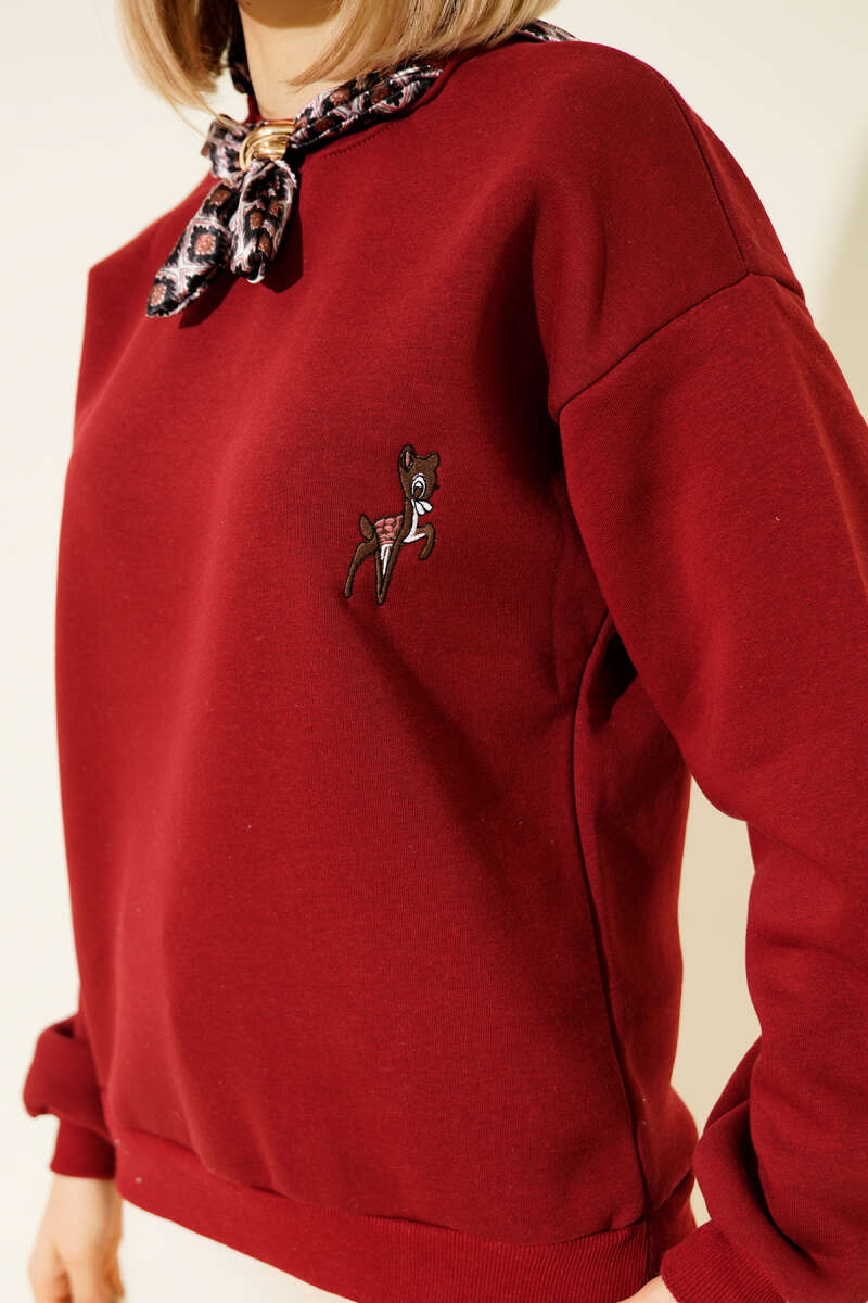Fularlı Geyik Nakışlı Sweatshirt