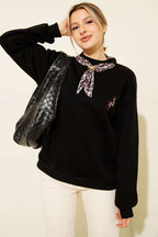 Fularlı Geyik Nakışlı Sweatshirt