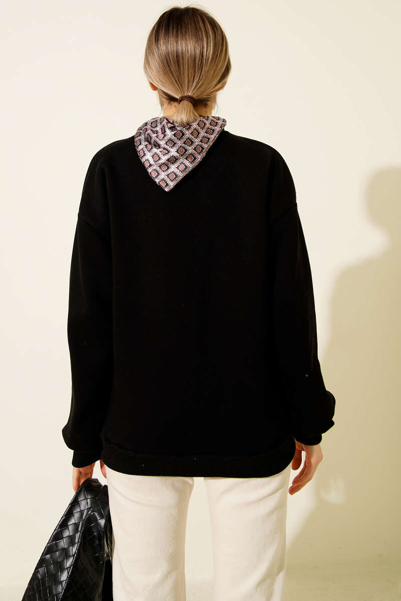 Fularlı Geyik Nakışlı Sweatshirt
