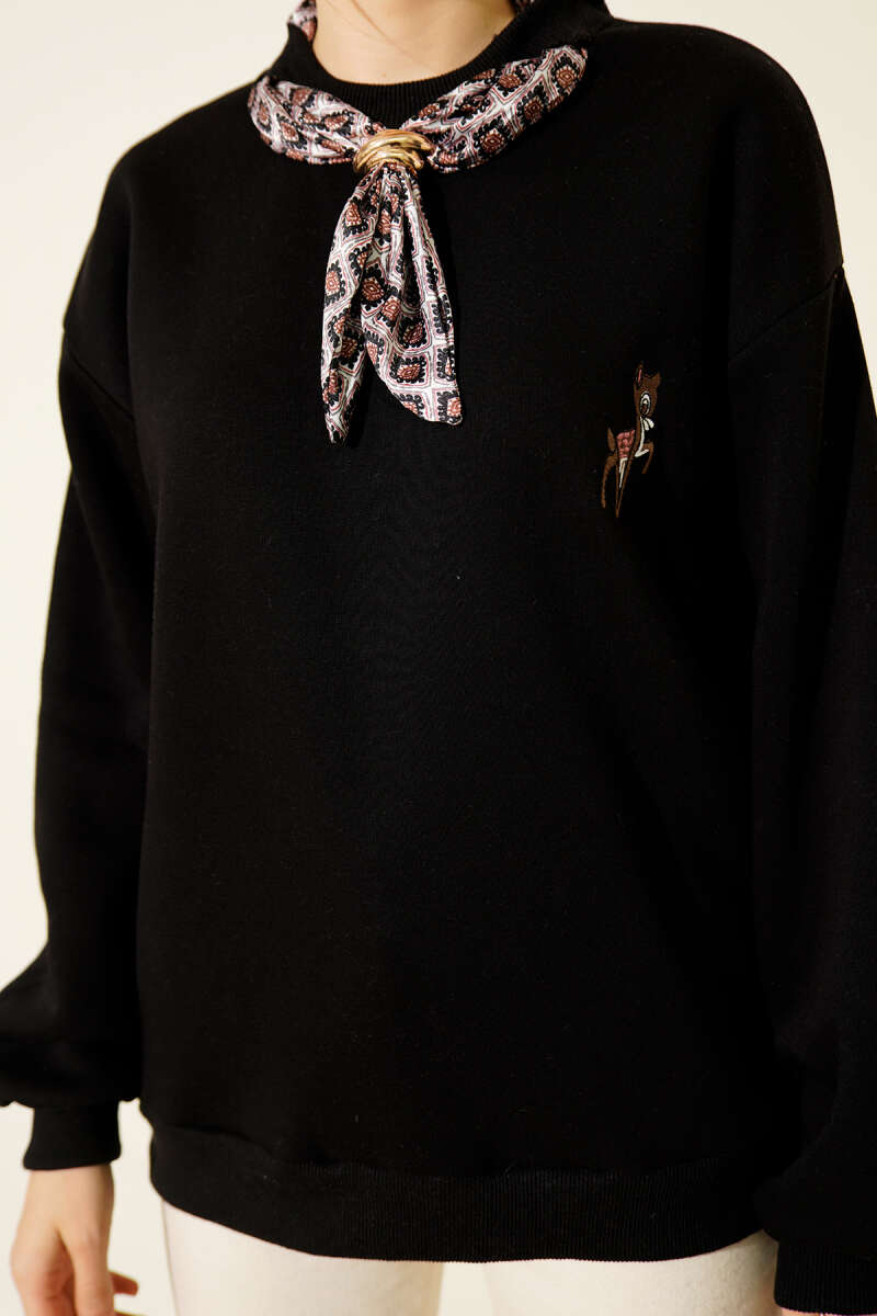 Fularlı Geyik Nakışlı Sweatshirt
