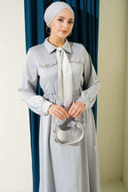 Robe de soirée en satin avec ceinture et foulard