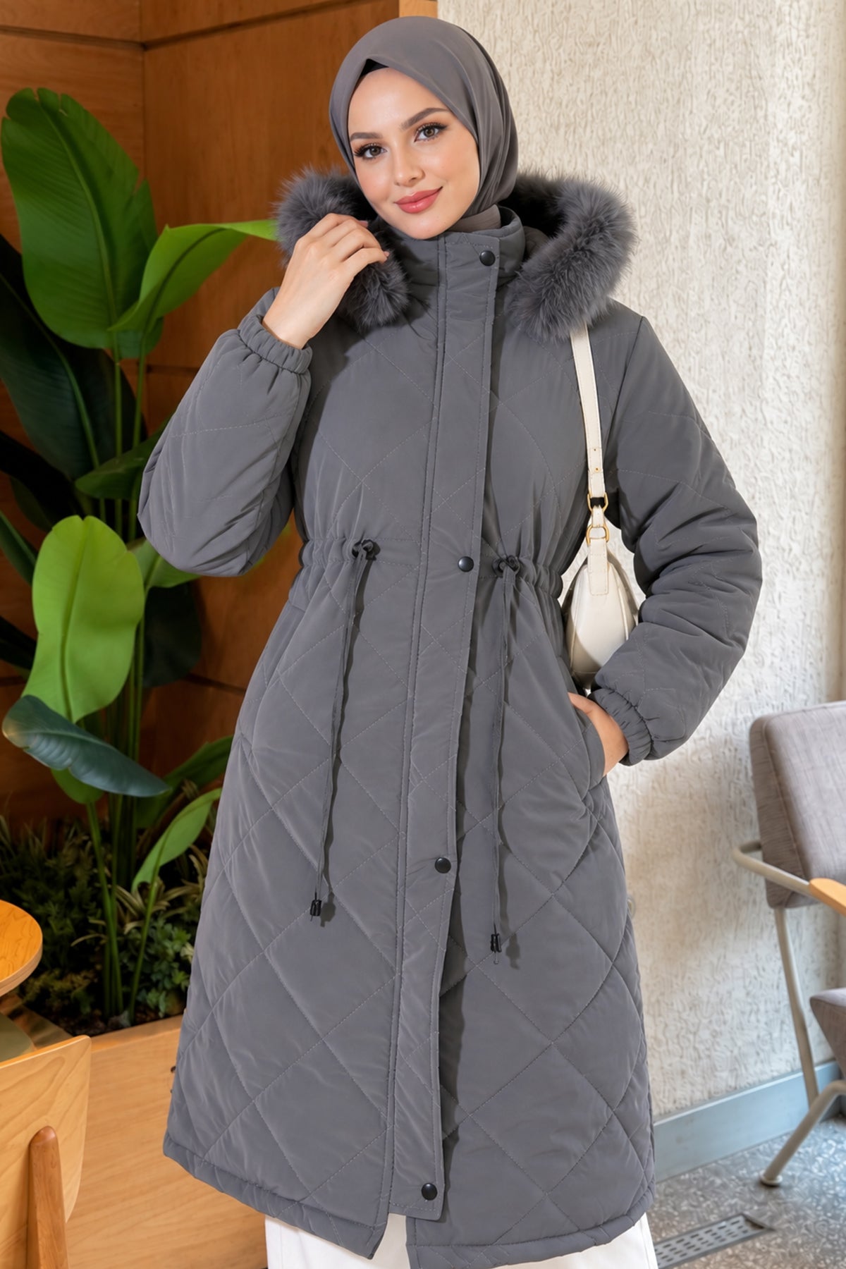Quilted Waist Belt Fur Detailed Coat Beige
