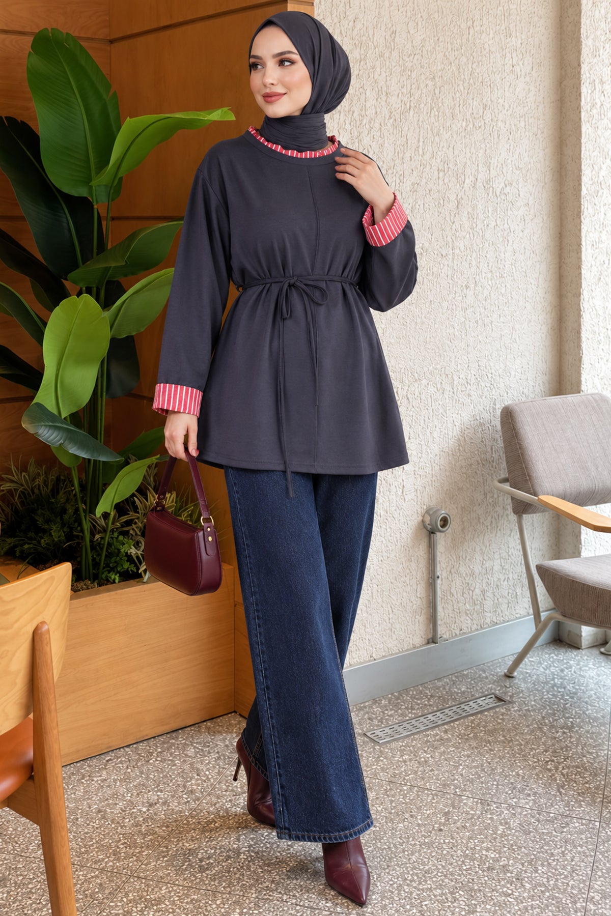 Túnica con cordón y detalles de rayas beige