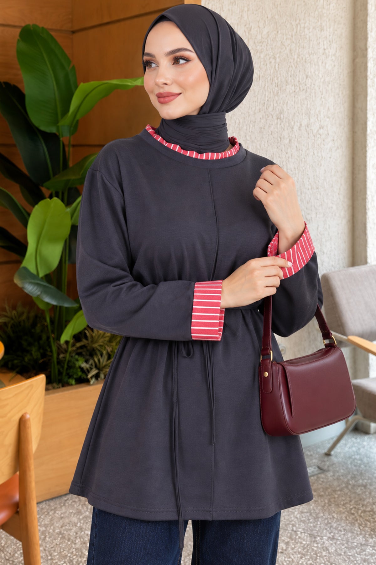 Túnica con cordón y detalles de rayas beige