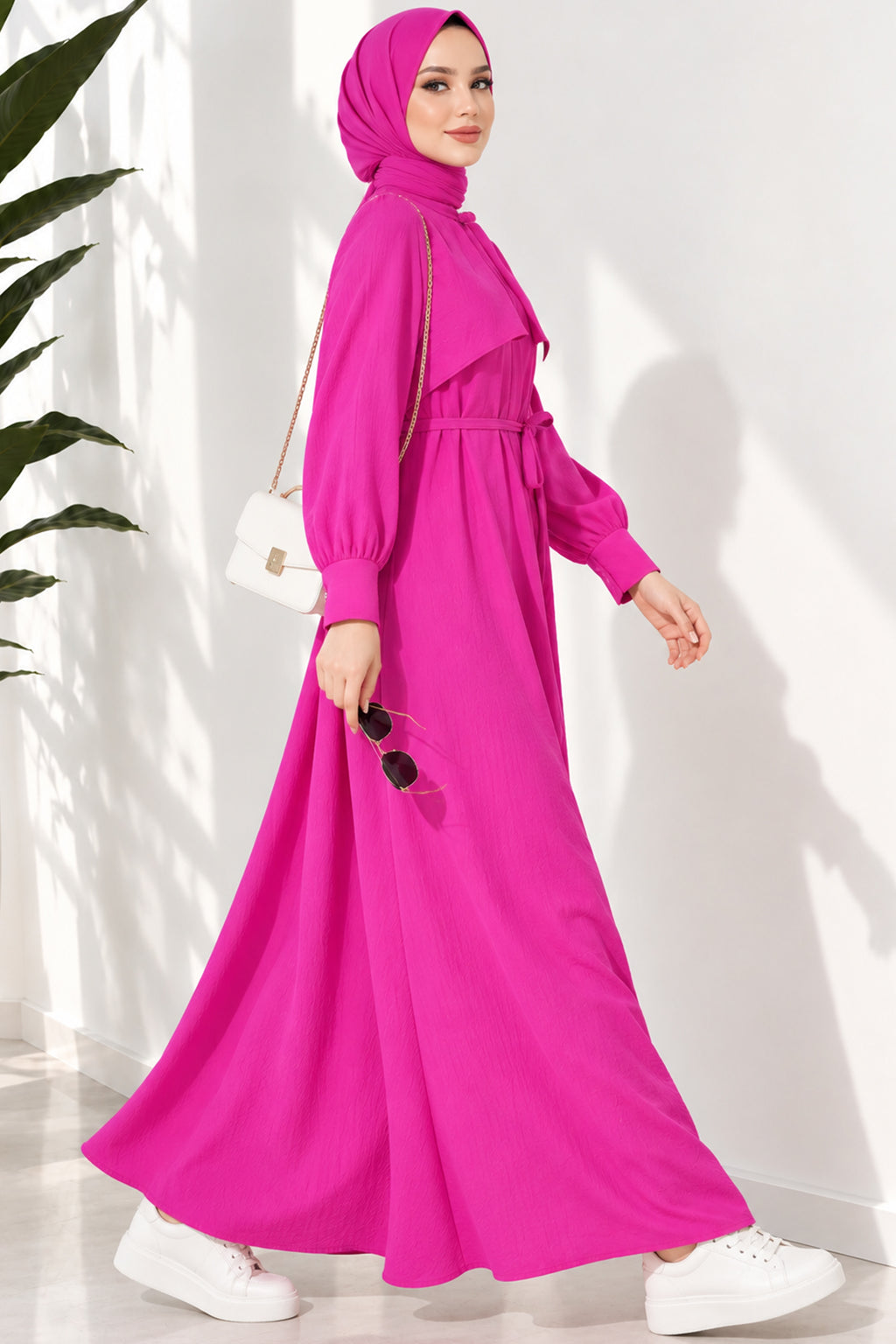 Kleid mit Seilgürtel und Stückdetail