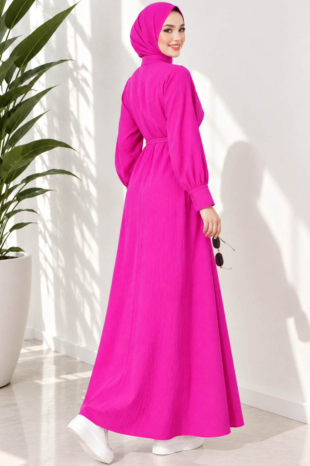 Kleid mit Seilgürtel und Stückdetail