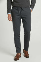 https://cdn.pazarium.com.tr/gabardin-bagcikli-jogger-pantolon-antrasit-710986-17-B.jpg