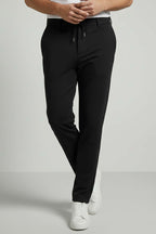 https://cdn.pazarium.com.tr/gabardin-bagcikli-jogger-pantolon-siyah-711011-17-B.jpg