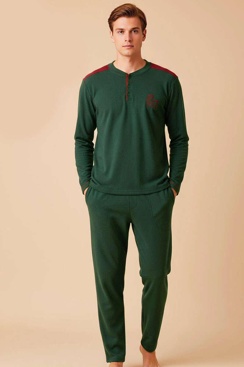 https://cdn.pazarium.com.tr/garnili-dugme-detayli-polar-erkek-pijama-takimi-haki-725452-17-B.jpg