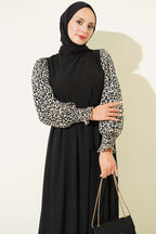 https://cdn.pazarium.com.tr/garnili-kollari-desenli-sifon-elbise-siyah-815993-20-B.jpg