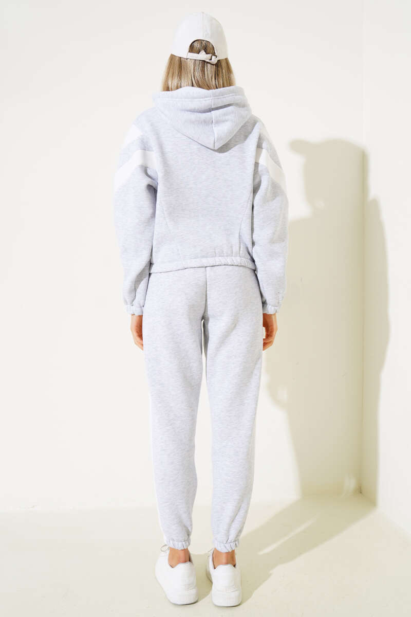 https://cdn.pazarium.com.tr/garnili-uc-iplik-sweatshirt-takim-gri-548929-13-B.jpg